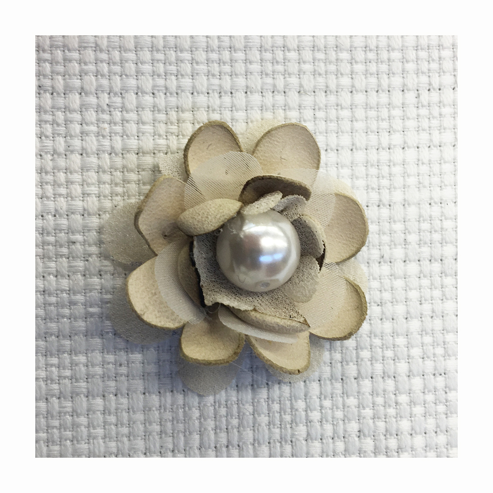 Little flower made in natural leather petals thermoformed and a central pearl